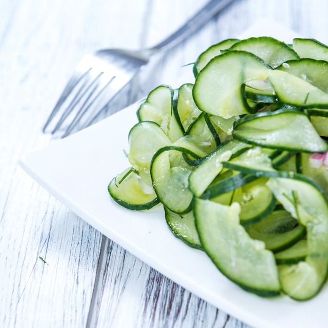 Frischer Gurkensalat